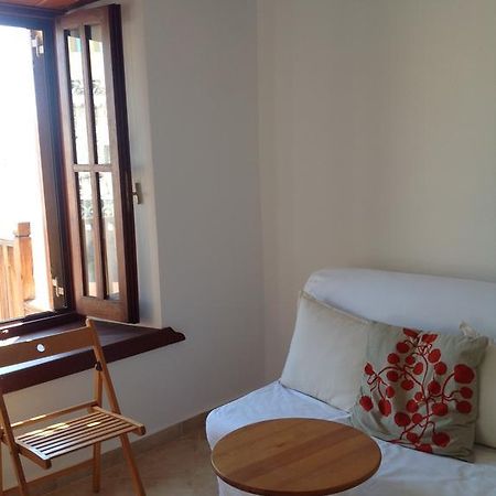 Amalia Harbor Apartment Chalki Town Екстериор снимка